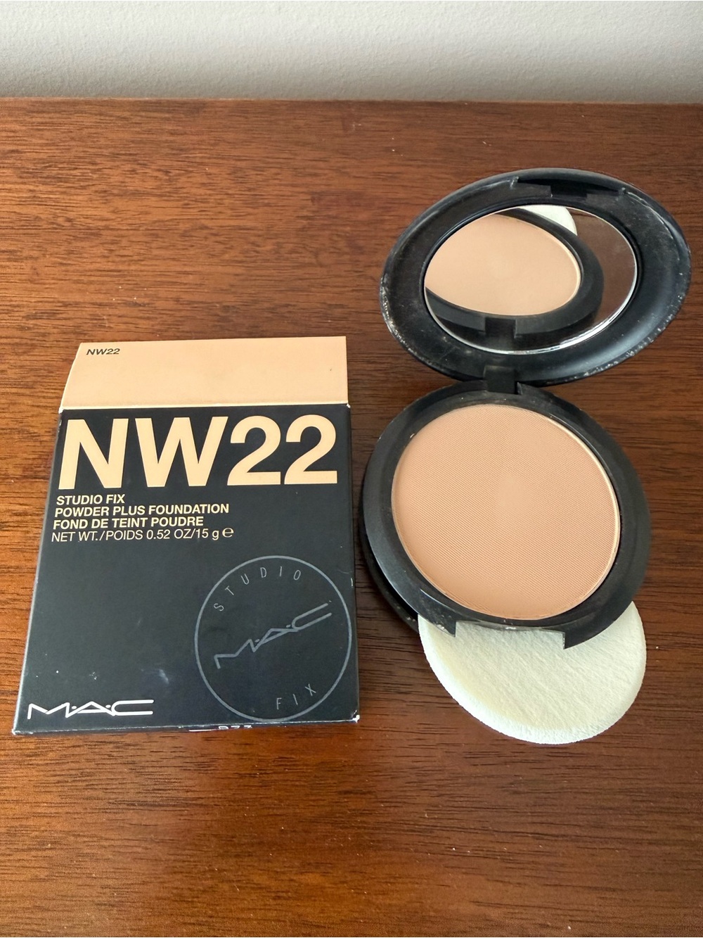 MAC Cosmetics Studio Fix Powder Plus Foundation NW22 - NEW